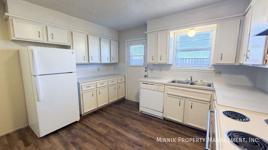 5212 38th St #B - Photo 5 of 17