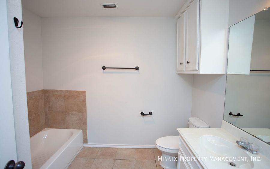 2214 100th St - Photo 6 of 39