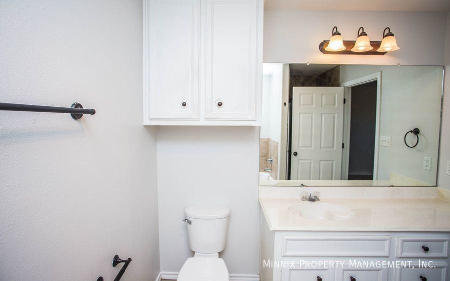 2214 100th St - Photo 7 of 39