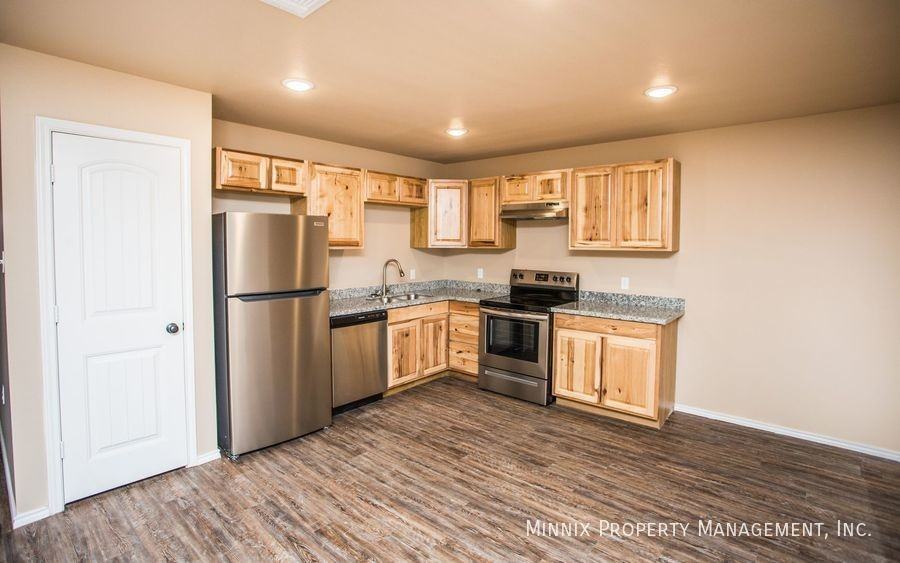2402 N Avenue O - Photo 7 of 27