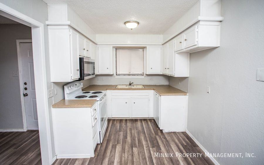 7402 Waco Ave #B - Photo 7 of 24