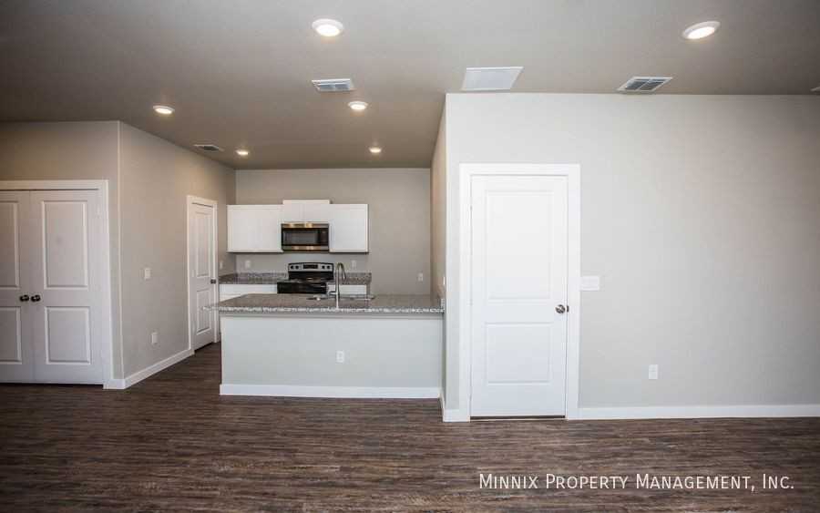 407 E 21st St #A - Photo 4 of 30