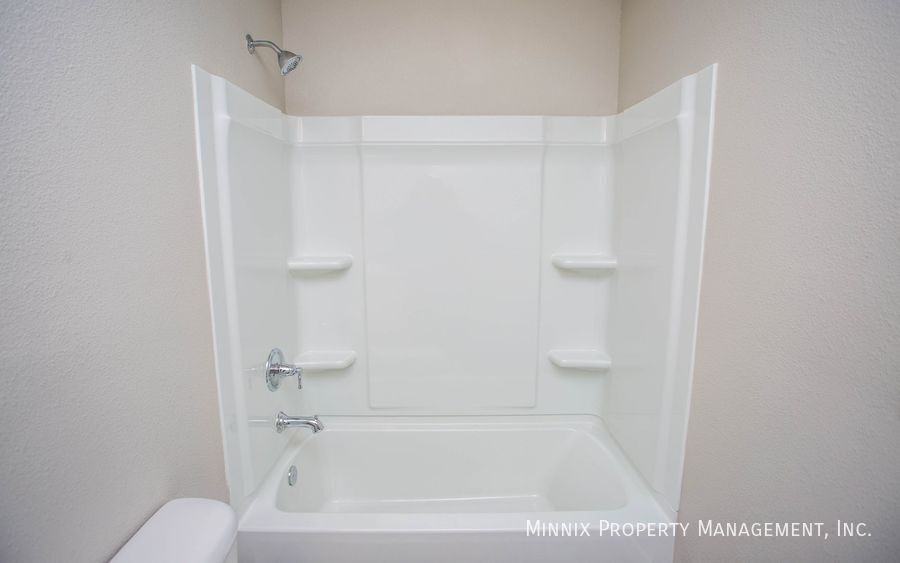 407 E 21st St #A - Photo 5 of 30