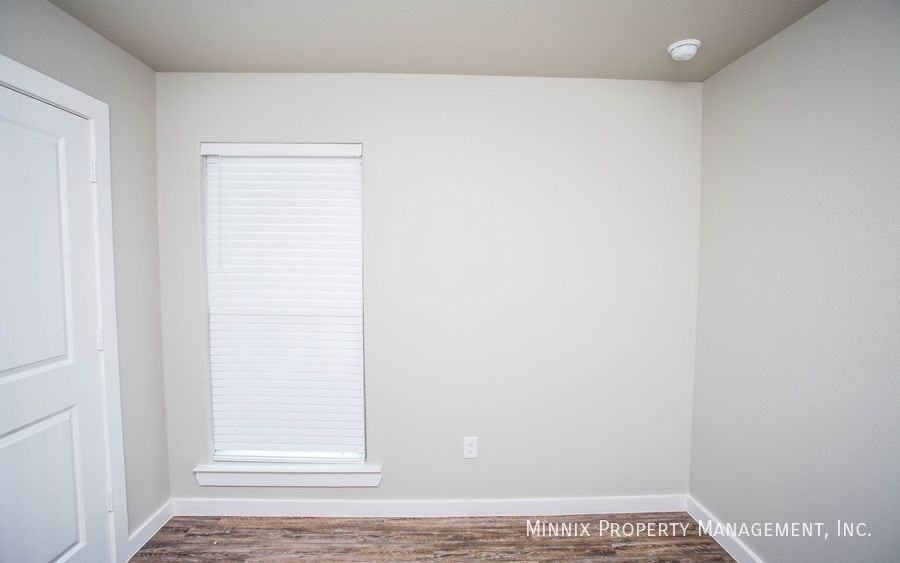 407 E 21st St #A - Photo 7 of 30