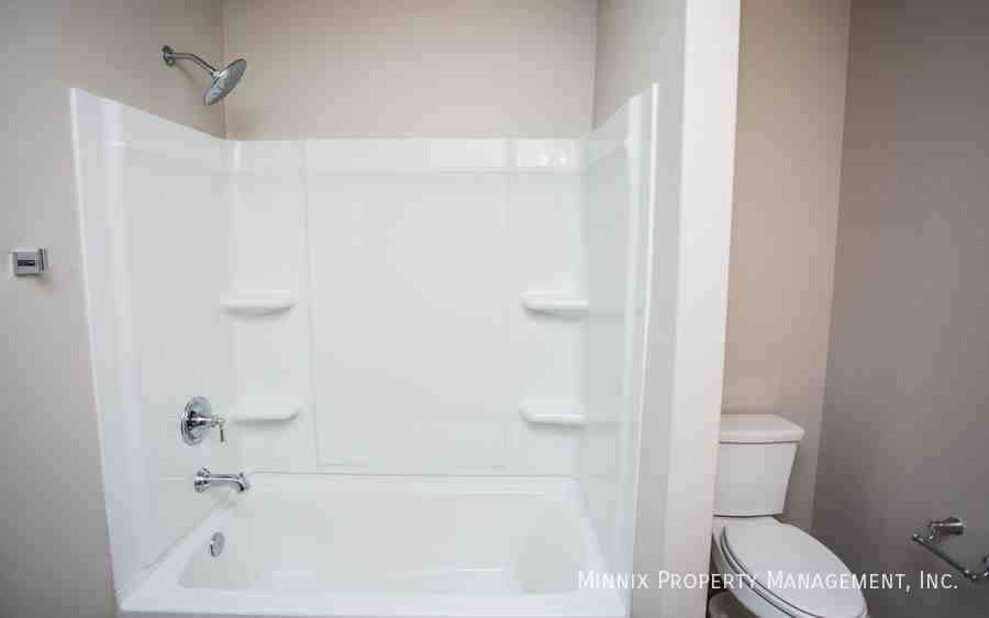 2105 Kirksey Ave - Photo 4 of 37