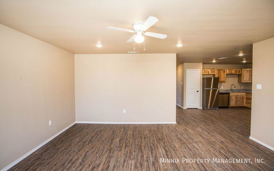 2616 N Avenue P - Photo 6 of 29