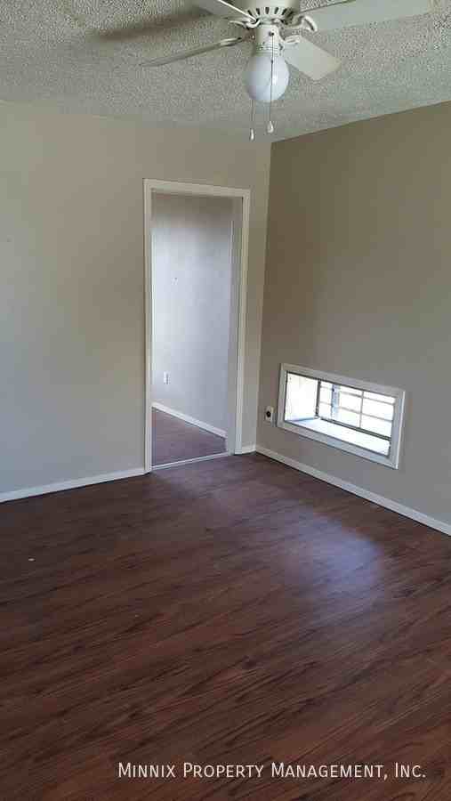 310 E Lynn St - Photo 5 of 23