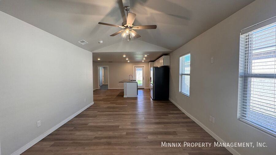 7704 Elm Ave - Photo 3 of 22