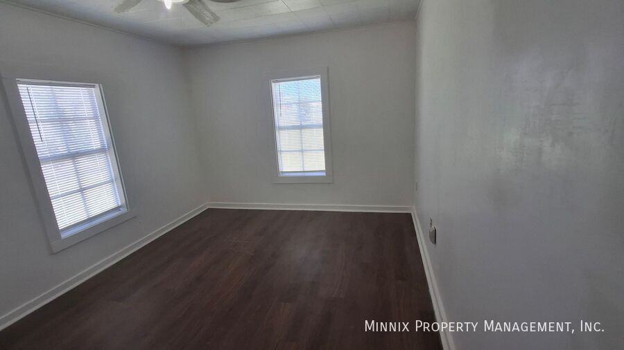 102 N 11th St #B - Photo 3 of 10