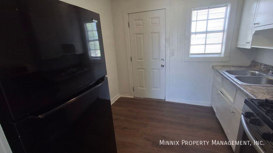 102 N 11th St #B - Photo 6 of 10