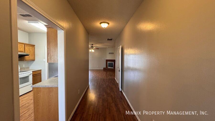 6705 87th St - Photo 2 of 50