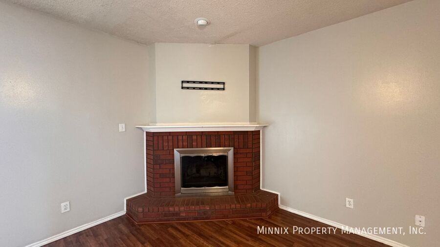 6705 87th St - Photo 4 of 50