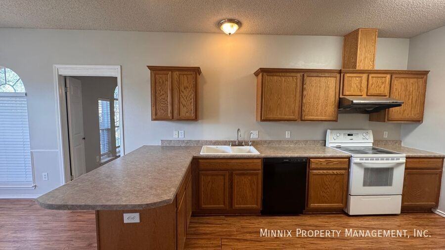 6705 87th St - Photo 5 of 50