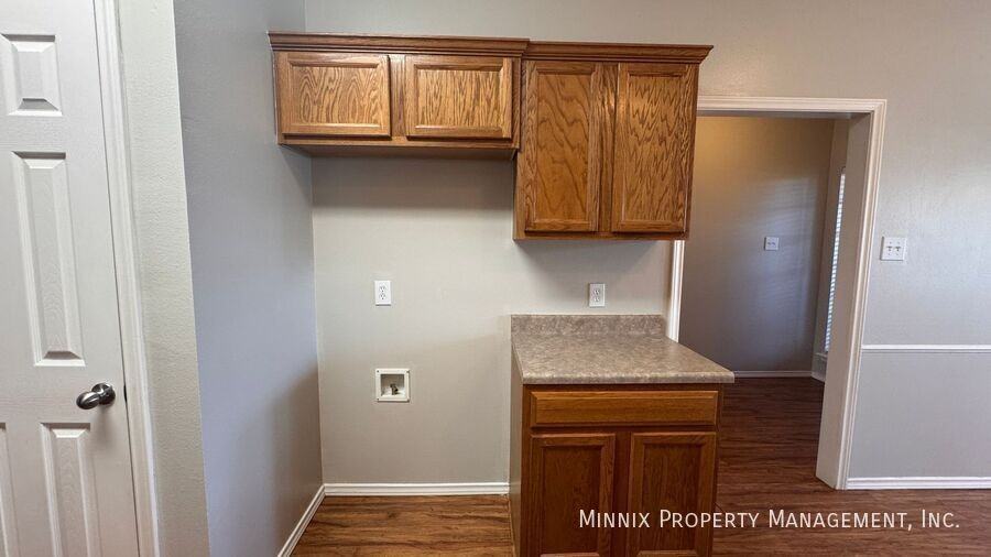 6705 87th St - Photo 6 of 50