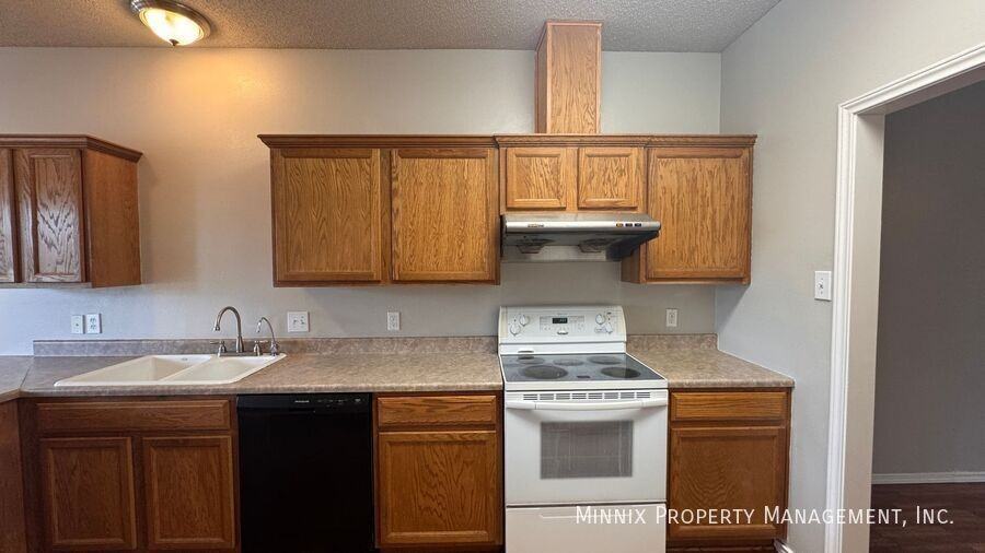 6705 87th St - Photo 7 of 50