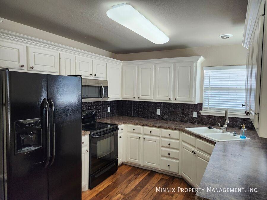 1505 Westminister Ave - Photo 3 of 6