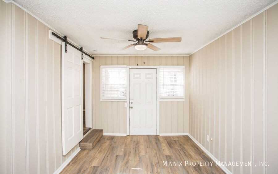 2404 27th St - Photo 6 of 39