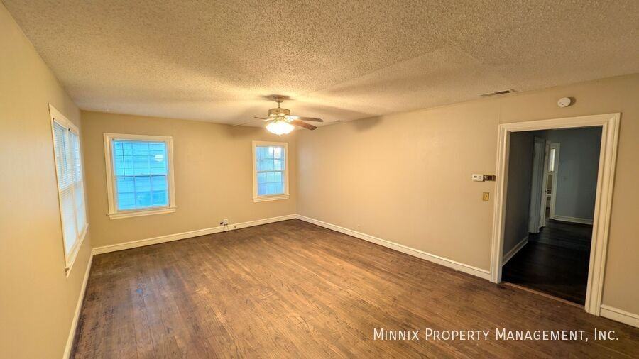 2407 22nd St - Photo 2 of 18