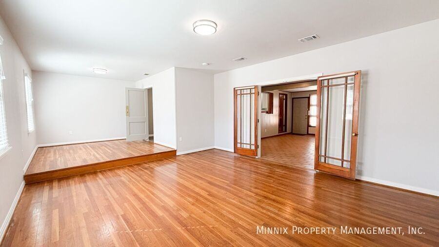 3212 36th St - Photo 2 of 33