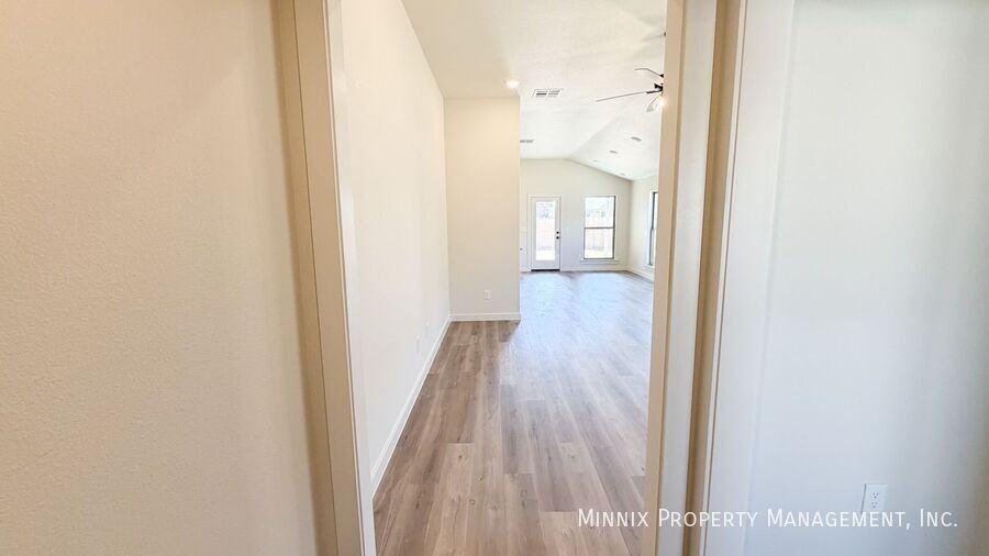 7011 14th St - Photo 3 of 25