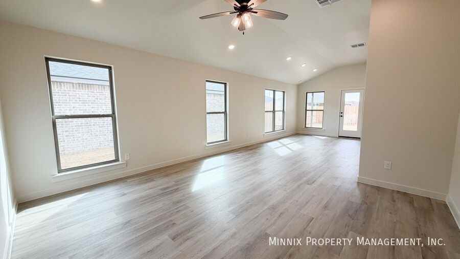 7213 7th St - Photo 3 of 27