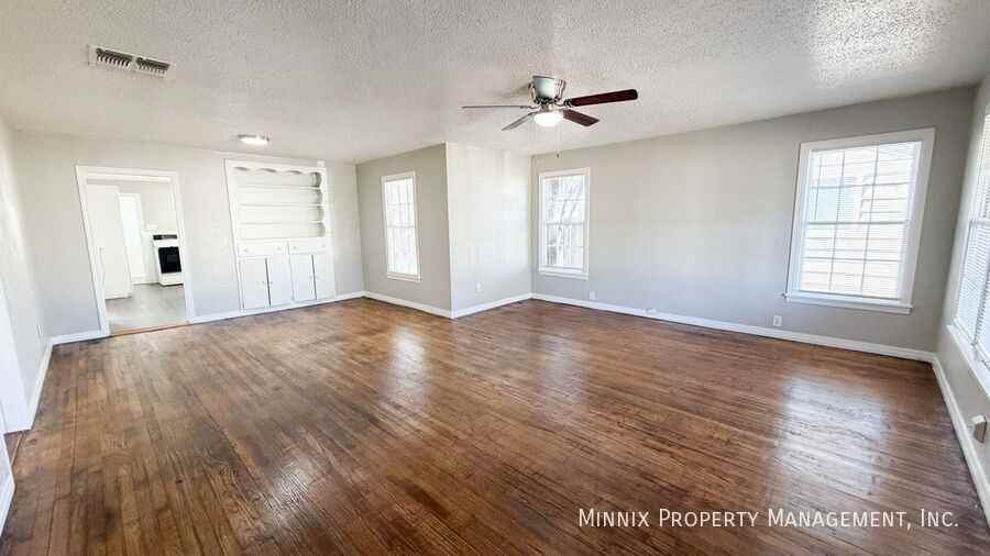 3111 31st St - Photo 3 of 21