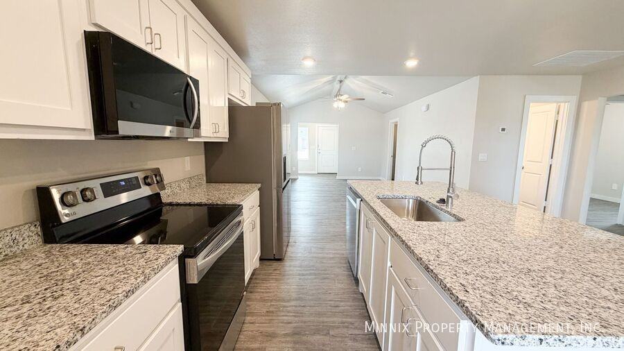 301 E 80th St - Photo 7 of 24