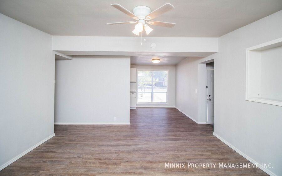 2710 68th St - Photo 5 of 32