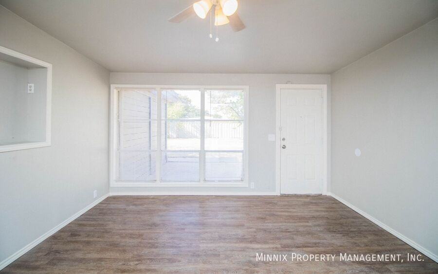 2710 68th St - Photo 6 of 32