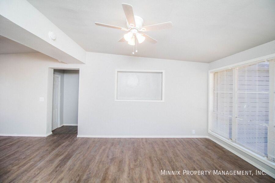 2710 68th St - Photo 7 of 32