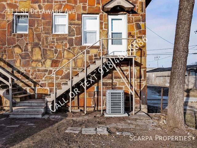 111 Se Delaware Ave - Photo 2 of 19