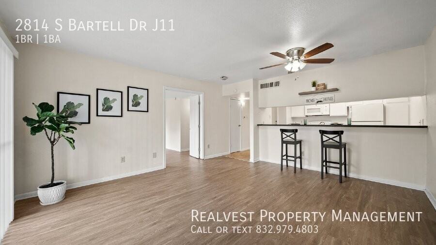 2814 S Bartell Dr Apt J11