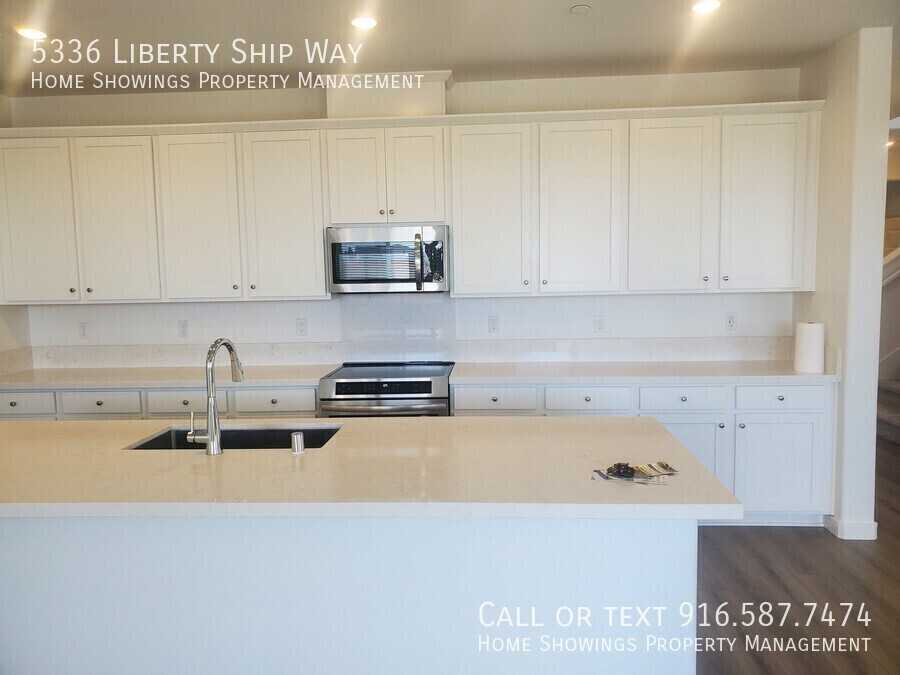 5336 Liberty Ship Way - Photo 2 of 14