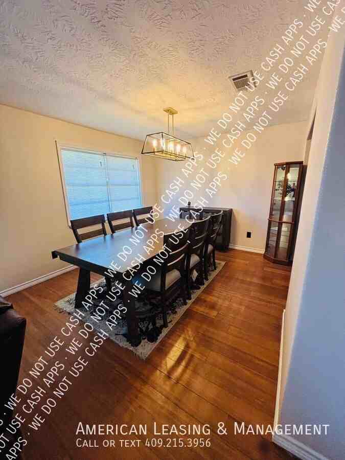 1385 Howell St - Photo 4 of 13