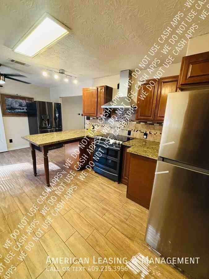 1385 Howell St - Photo 5 of 13