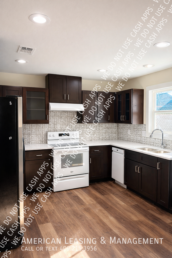 915 Kiln St - Photo 2 of 9