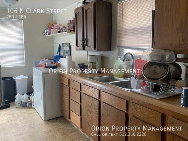 106 N Clark St - Photo 4 of 8