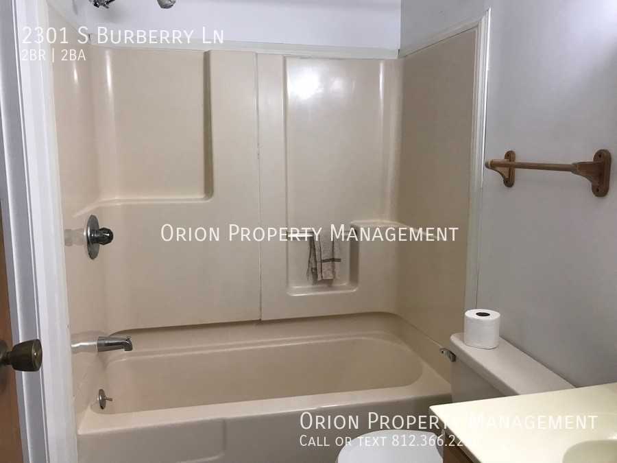 2301 S Burberry Ln - Photo 7 of 9