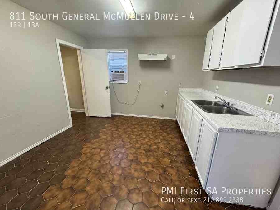 811 S General Mcmullen Dr #4 - Photo 4 of 7