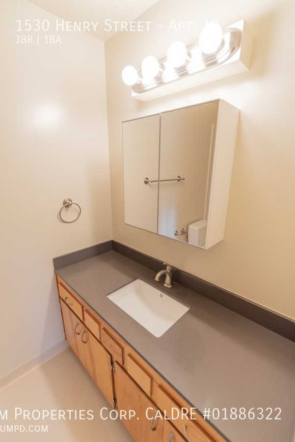 1530 Henry St #10 - Photo 5 of 14