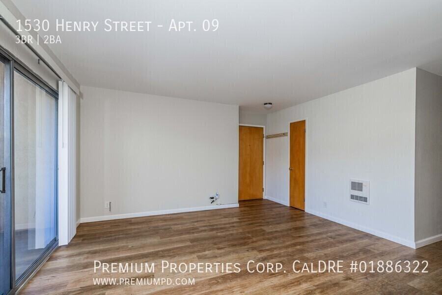 1530 Henry St #09 - Photo 5 of 19