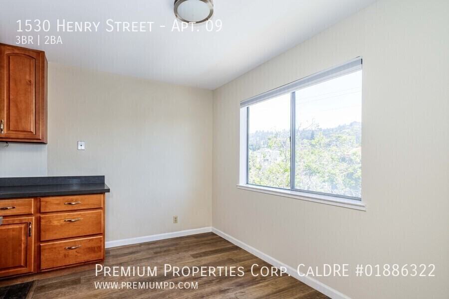 1530 Henry St #09 - Photo 7 of 19