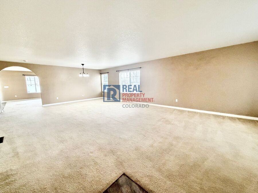 5404 Malaya St - Photo 2 of 15