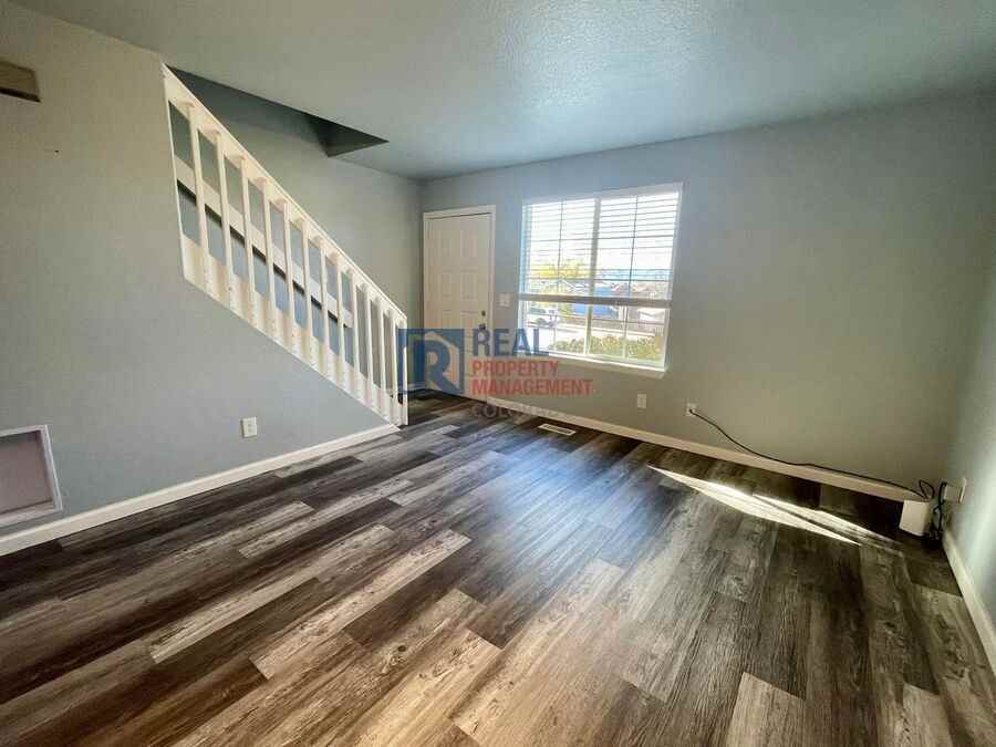 805 Summer Dr - Photo 2 of 14