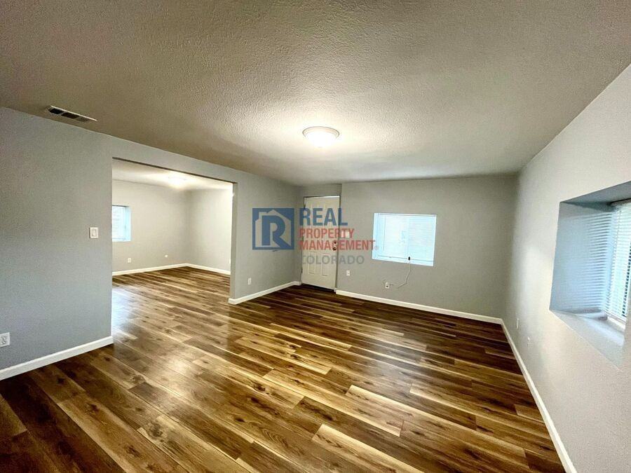 1614 Manitou Blvd - Photo 3 of 18