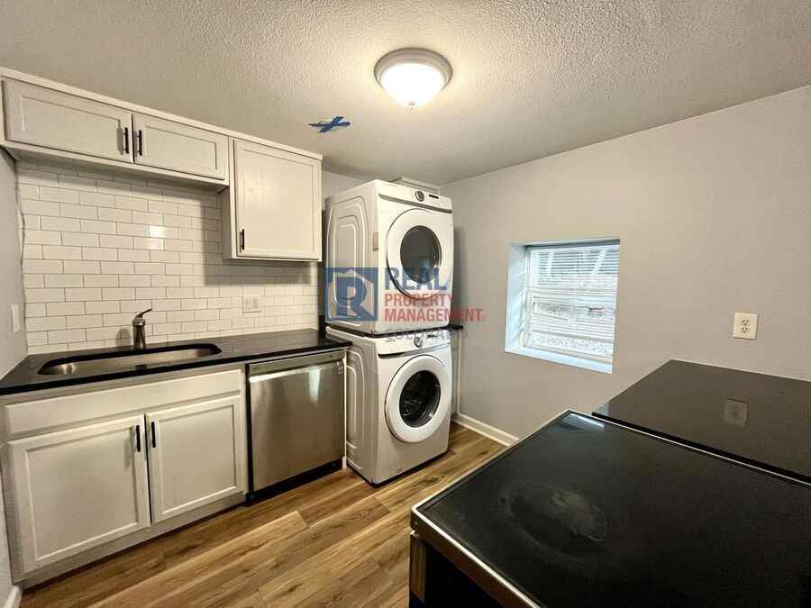 1614 Manitou Blvd - Photo 7 of 18