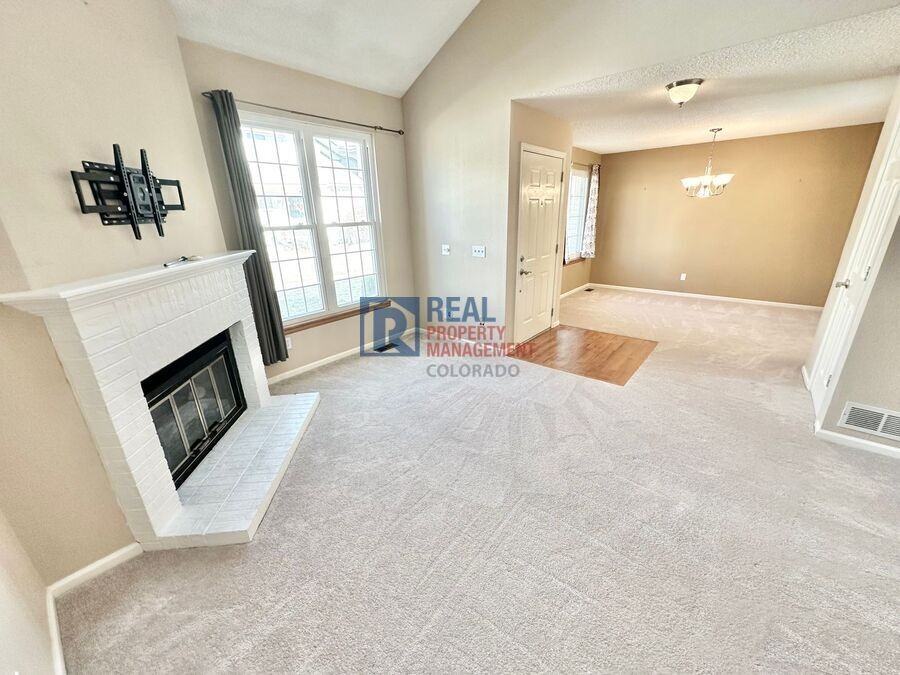 2032 S Xenia Way - Photo 3 of 31