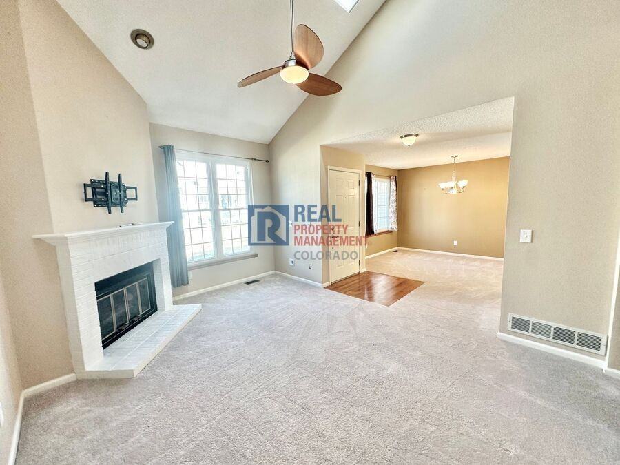 2032 S Xenia Way - Photo 4 of 31