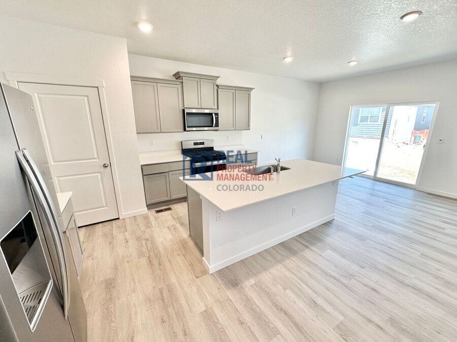 778 N Clubview St - Photo 4 of 24