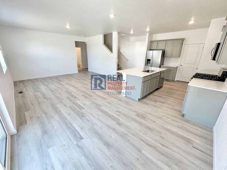 778 N Clubview St - Photo 5 of 24